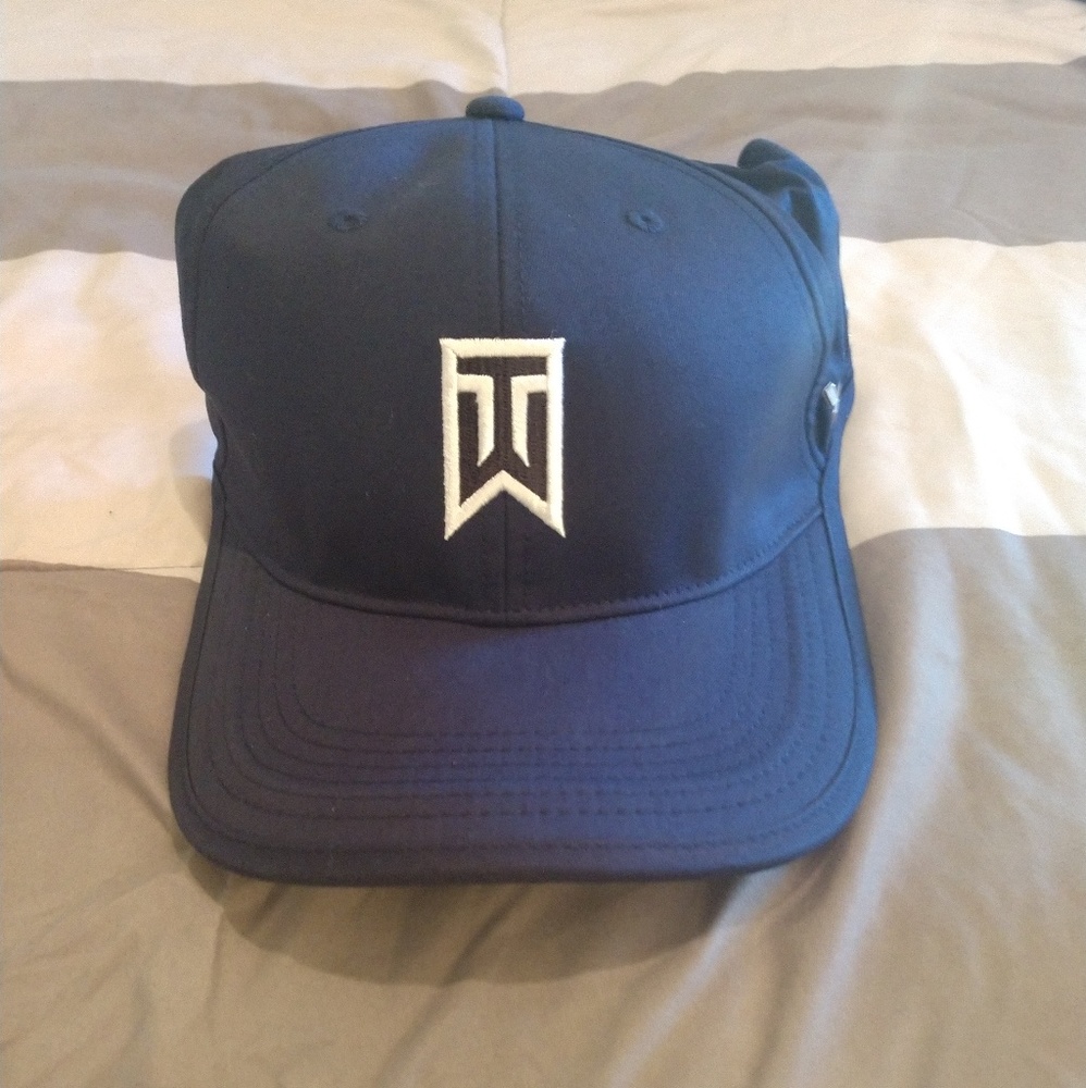 NWT Nike Golf Tiger Woods Golf Hat - Adjustable
